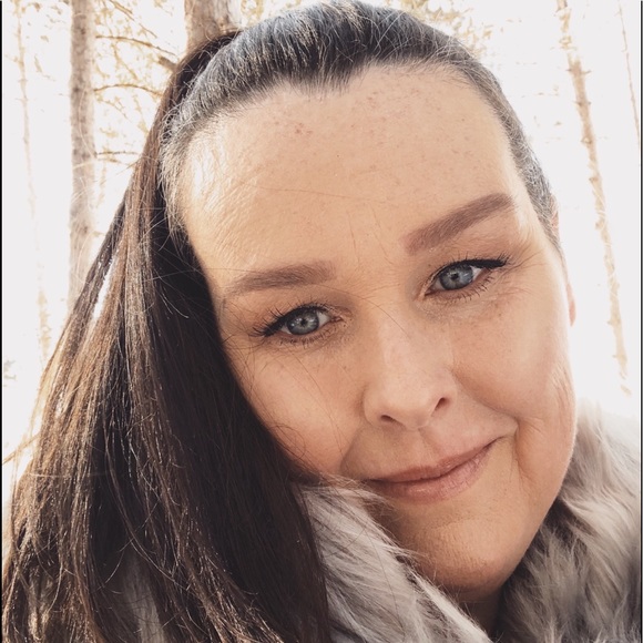 Meet the Posher Other - Meet your Posher, Pam